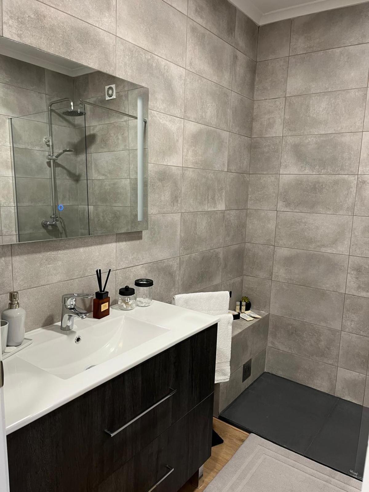 Modern Condo Πόντα Ντελγκάντα Εξωτερικό φωτογραφία