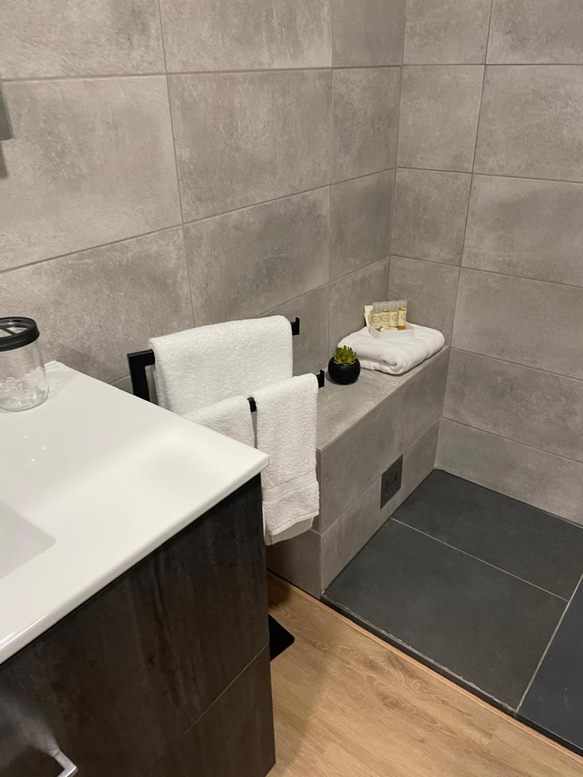 Modern Condo Πόντα Ντελγκάντα Εξωτερικό φωτογραφία